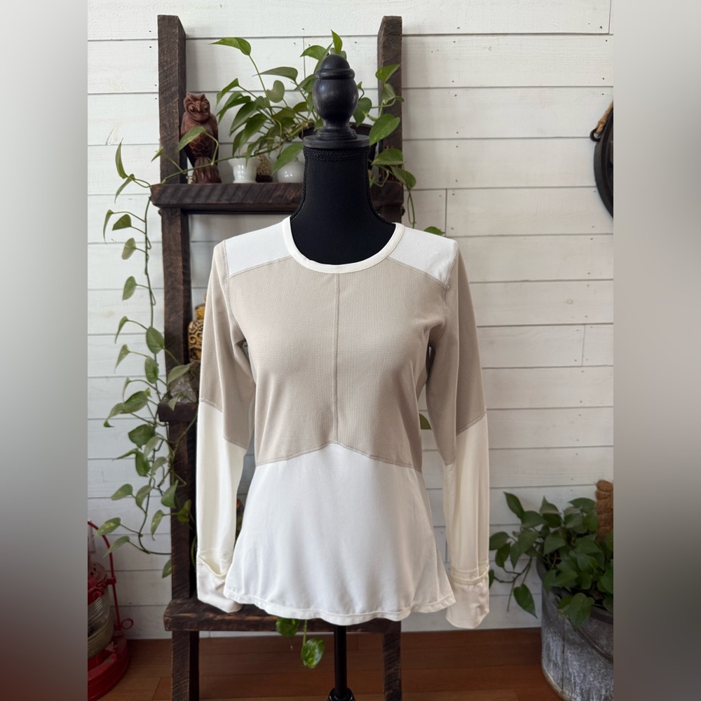 Altra Running Beige and White Long Sleeve Top with Hand Covers - Picture 5 of 17